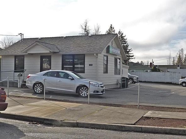 1325 NE 7th St, Grants Pass, OR 97526